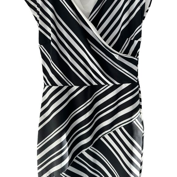 Chiara Boni La Petite Robe Black White V-Neck Slimming Shift Dress Size Medium‎ - Picture 6 of 10